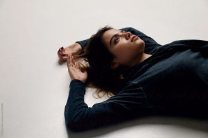 nyeri punggung tidur di lantai