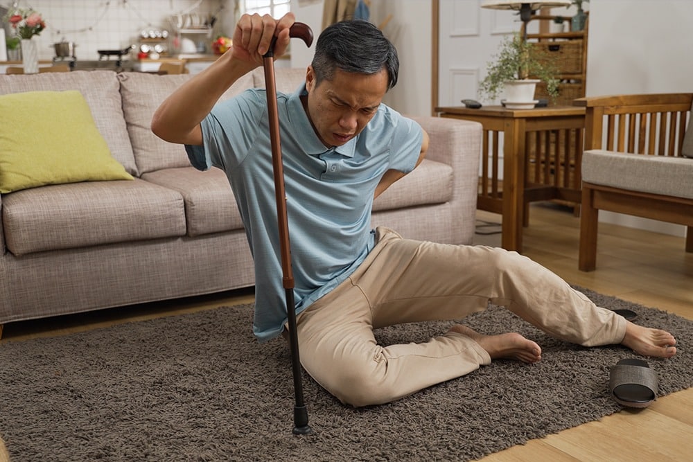 patah tulang belakang bisa lumpuh