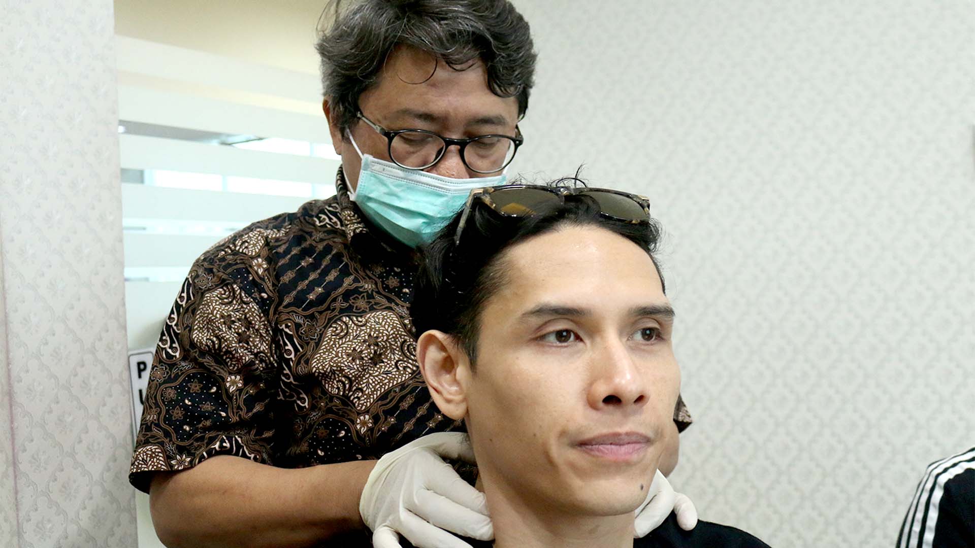 ganindra bimo saraf kejepit leher - Lamina Pain and Spine Center