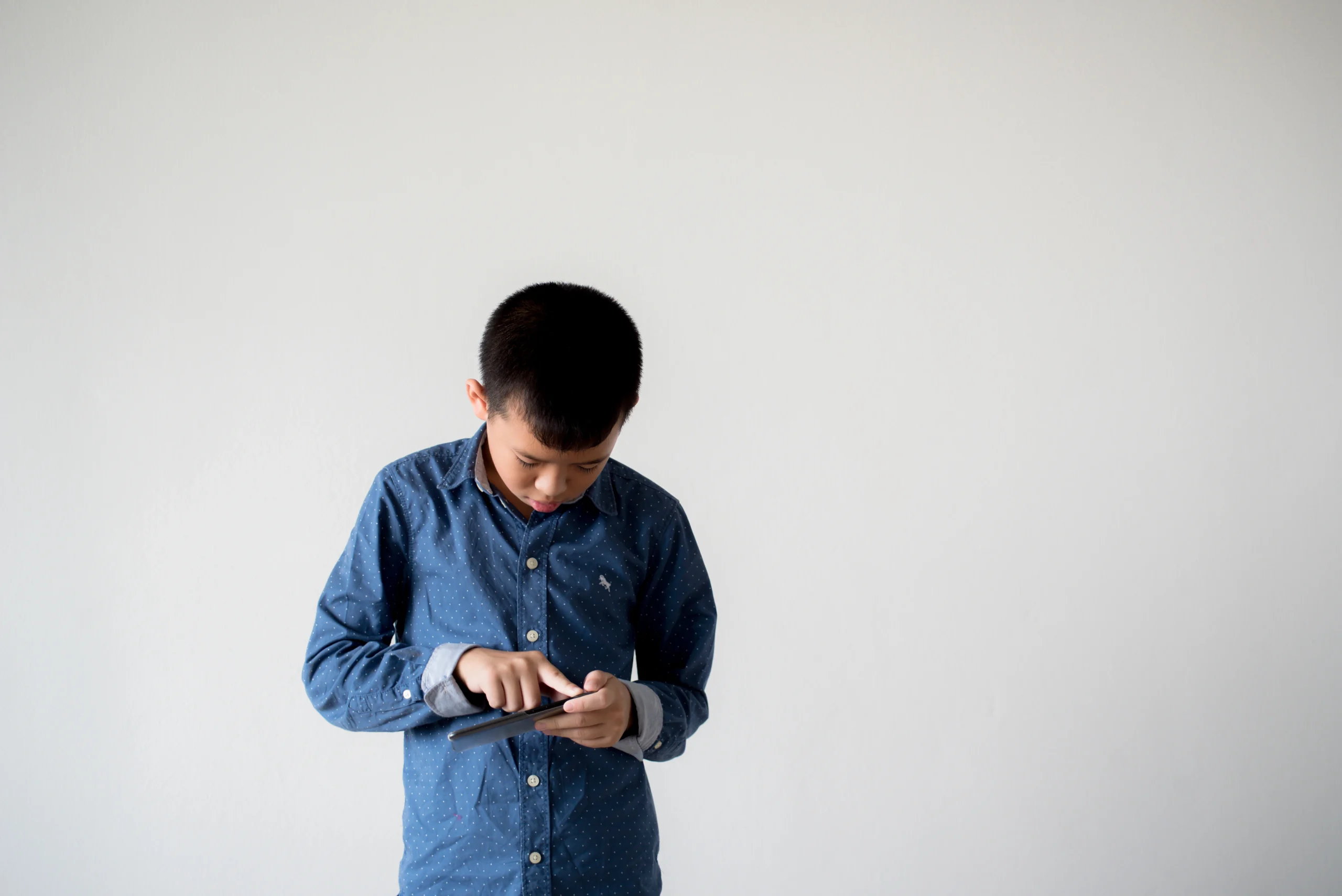 Mengenal Text Neck Syndrome Penyakit Bermain Handphone Terlalu Lama - Lamina Pain and Spine Center